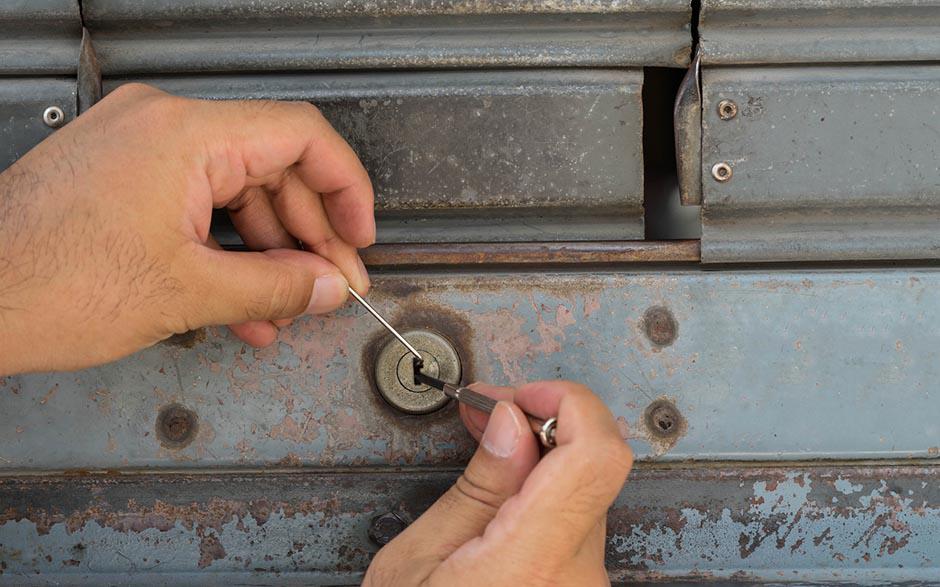 comment ouvrir une porte sans clé Ankers Istres